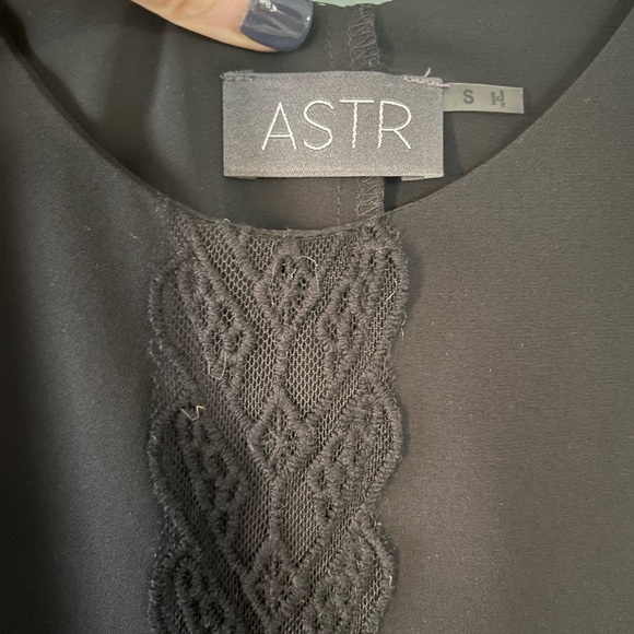 ASTR Mini Shift Dress - Picture 4 of 4